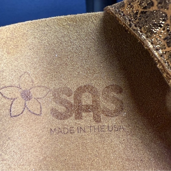 SAS "Clover" Sandals in Crackled Bronze Leather, Size 10 WIDE - Picture 7 of 10